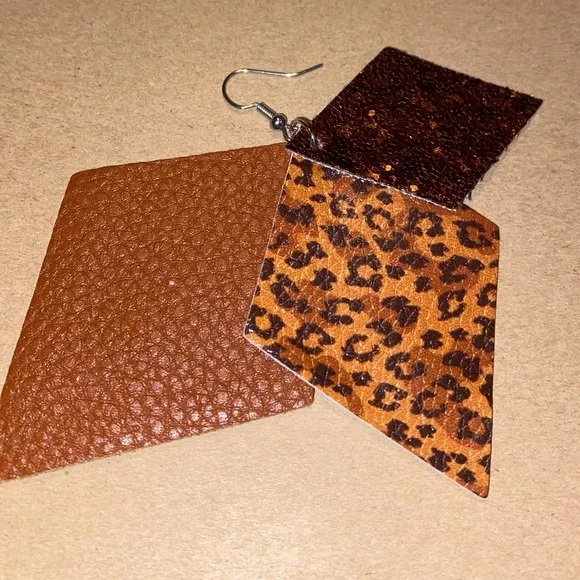 ☀️3/$9☀️ Brown and Leopard Print Layered Earrings - Picture 2 of 4